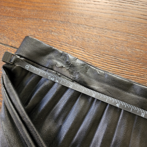 Calvin Klein Faux Leather Pleated Skirt size 4 - Picture 4 of 11